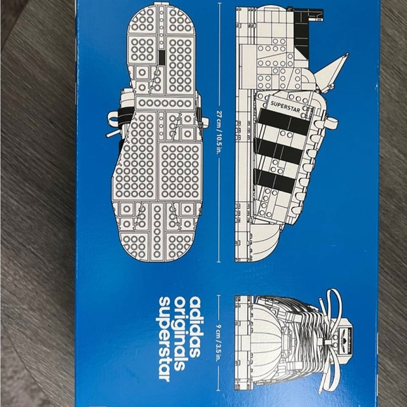 ******LEGO****ADIDAS Originals Superstar - Item# 10282-Toy (731 Pieces) Age 18+ - Picture 5 of 9